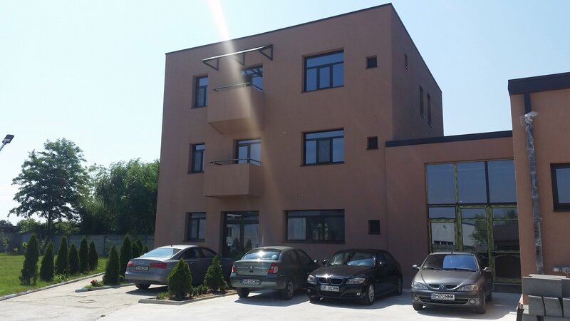 Lucrator in amenajari interioare (pereti, gresie, etc)